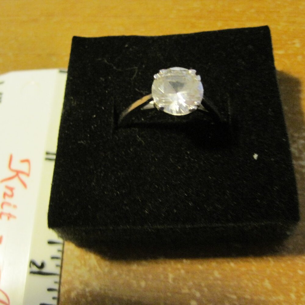 Vintage 18K Silver Ladies Simulated Diamond Ring